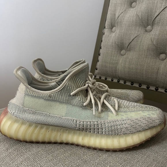 YEEZY BOOST 350 V2 - Picture 1 of 7